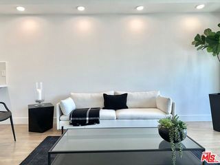 999 N DOHENY Drive 904, West Hollywood, CA 90069
