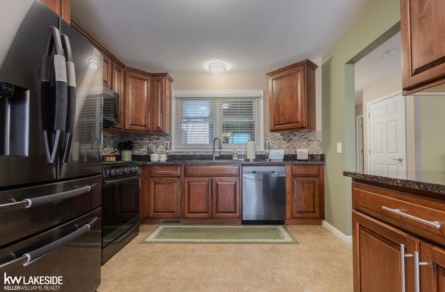 45744 Limerick Drive, Macomb, MI 48044