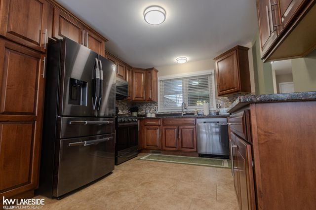 45744 Limerick Drive, Macomb, MI 48044