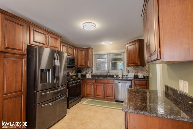 45744 Limerick Drive, Macomb, MI 48044