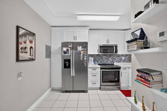 9923 S Hollybrook Lake Drive 305, Pembroke Pines, FL 33025