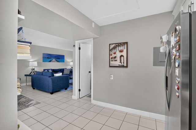 9923 S Hollybrook Lake Drive 305, Pembroke Pines, FL 33025