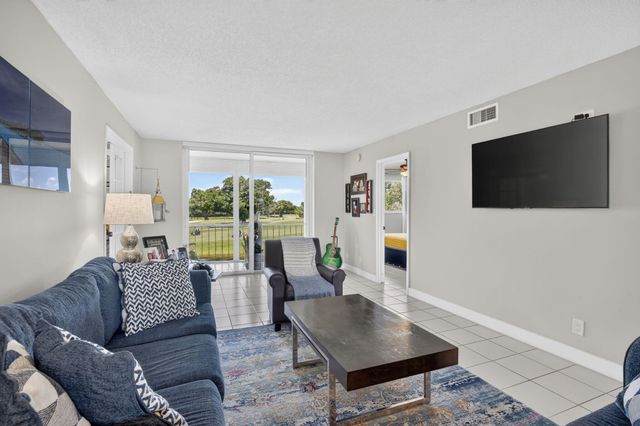 9923 S Hollybrook Lake Drive 305, Pembroke Pines, FL 33025