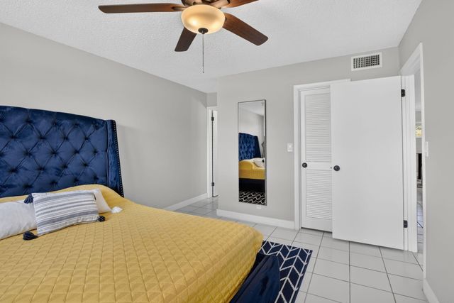 9923 S Hollybrook Lake Drive 305, Pembroke Pines, FL 33025