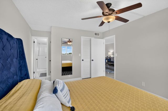 9923 S Hollybrook Lake Drive 305, Pembroke Pines, FL 33025