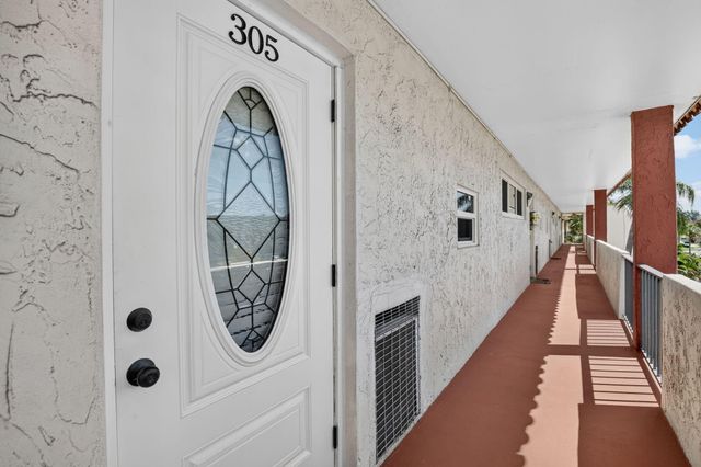 9923 S Hollybrook Lake Drive 305, Pembroke Pines, FL 33025