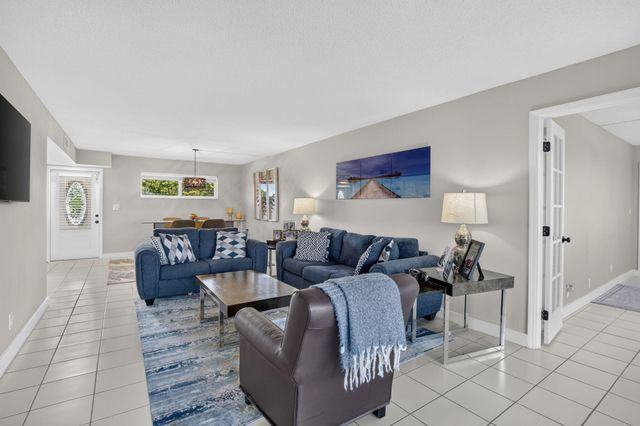 9923 S Hollybrook Lake Drive 305, Pembroke Pines, FL 33025