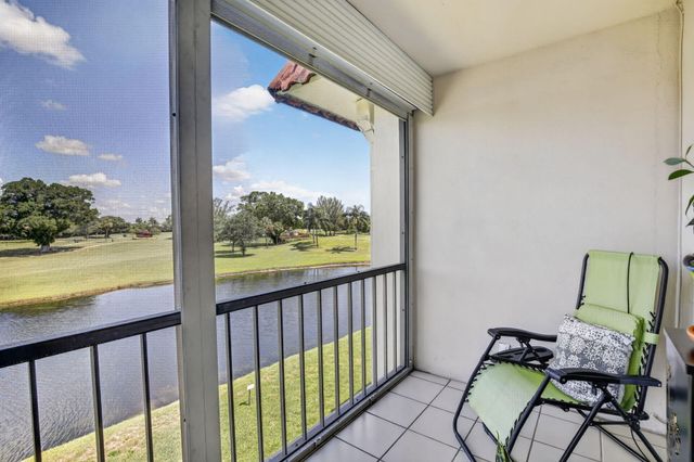 9923 S Hollybrook Lake Drive 305, Pembroke Pines, FL 33025