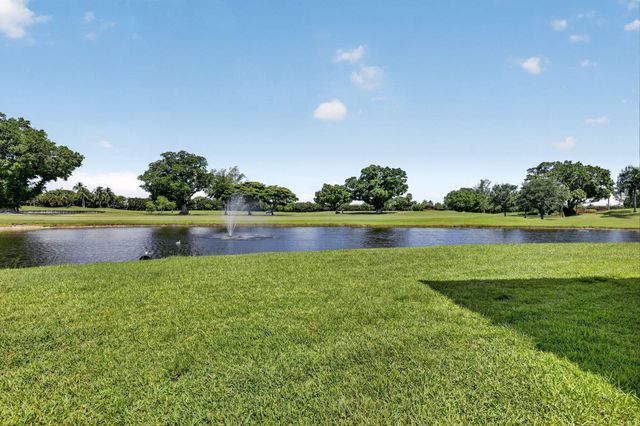 9923 S Hollybrook Lake Drive 305, Pembroke Pines, FL 33025