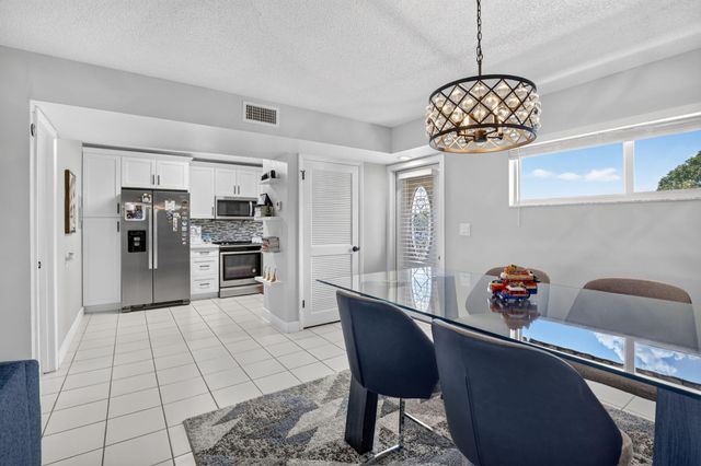 9923 S Hollybrook Lake Drive 305, Pembroke Pines, FL 33025