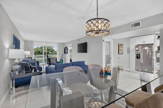 9923 S Hollybrook Lake Drive 305, Pembroke Pines, FL 33025