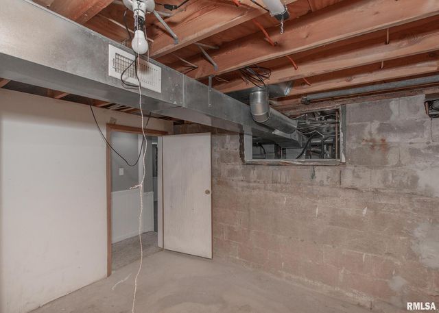 2802 Archer Dr Drive, East Moline, IL 61244