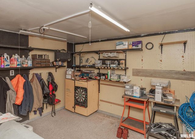 2802 Archer Dr Drive, East Moline, IL 61244