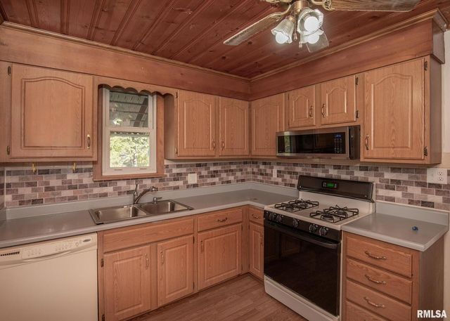 2802 Archer Dr Drive, East Moline, IL 61244