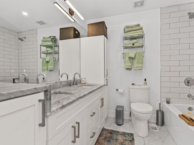 1645 W School Street 409, Chicago, IL 60657