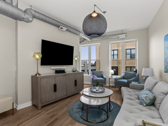 1645 W School Street 409, Chicago, IL 60657