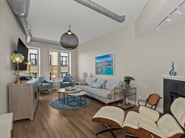 1645 W School Street 409, Chicago, IL 60657