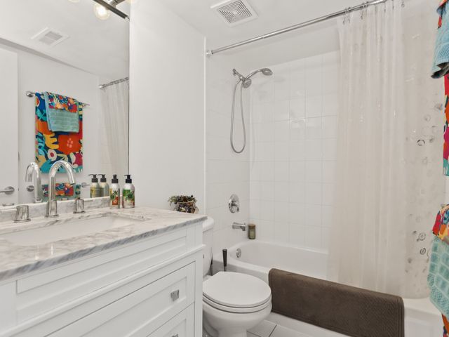 1645 W School Street 409, Chicago, IL 60657