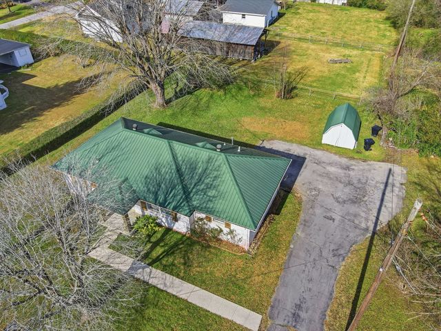 812 Bel Aire Dr, Tullahoma, TN 37388
