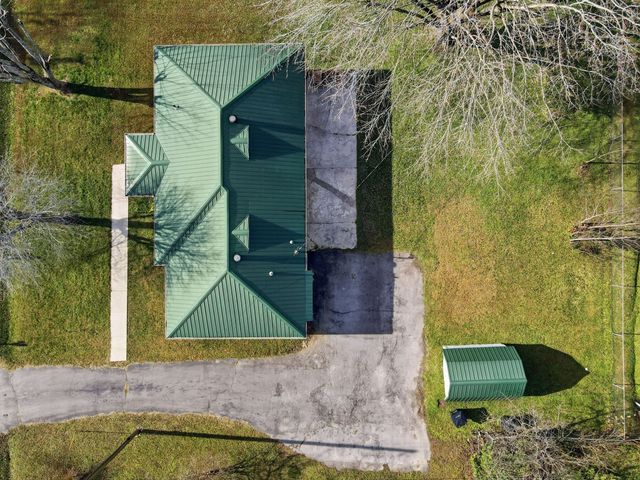 812 Bel Aire Dr, Tullahoma, TN 37388