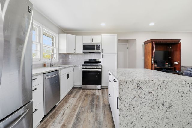 812 Bel Aire Dr, Tullahoma, TN 37388