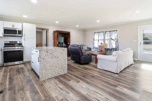 812 Bel Aire Dr, Tullahoma, TN 37388