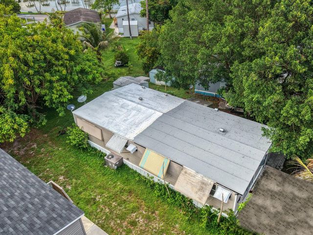 32 Lisa Lane, Greenacres, FL 33463