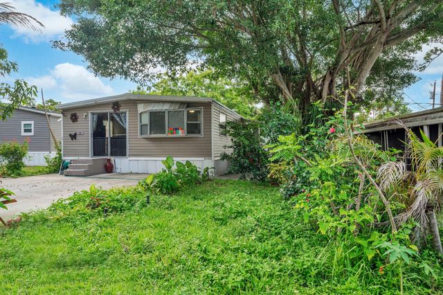 32 Lisa Lane, Greenacres, FL 33463