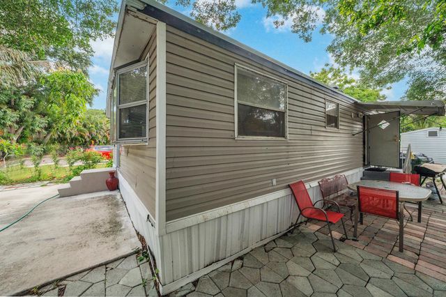 32 Lisa Lane, Greenacres, FL 33463
