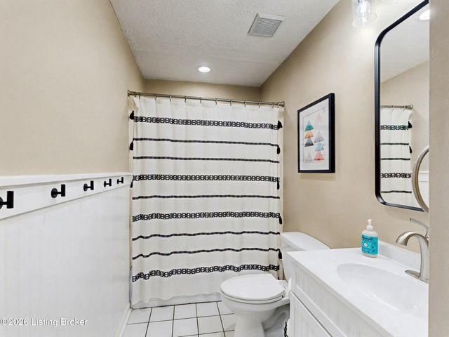 6905 Jessica Ct, Pewee Valley, KY 40056