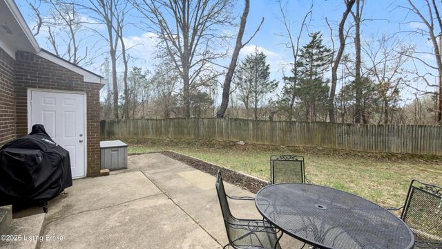 6905 Jessica Ct, Pewee Valley, KY 40056