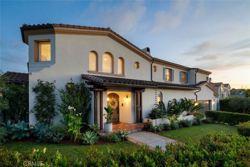 Image 1 of property listing at 1756 10th, Manhattan Beach, CA 90266