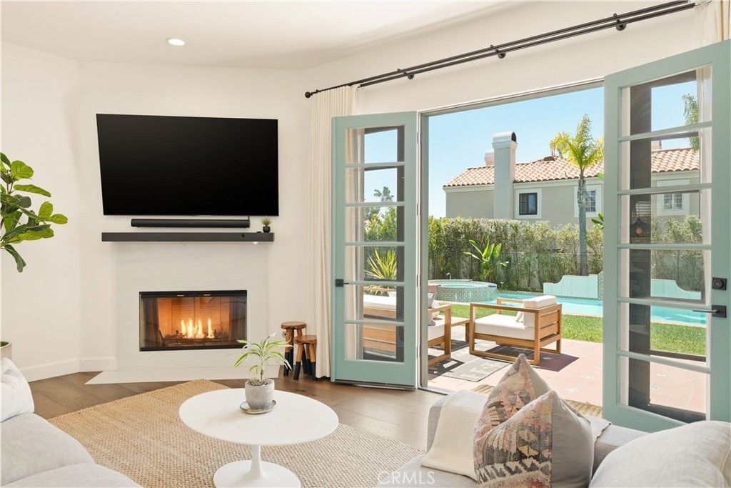 Image 10 of property listing at 1756 10th, Manhattan Beach, CA 90266