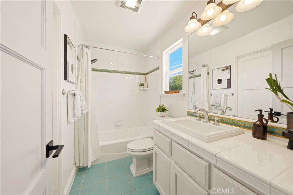 Image 17 of property listing at 1756 10th, Manhattan Beach, CA 90266