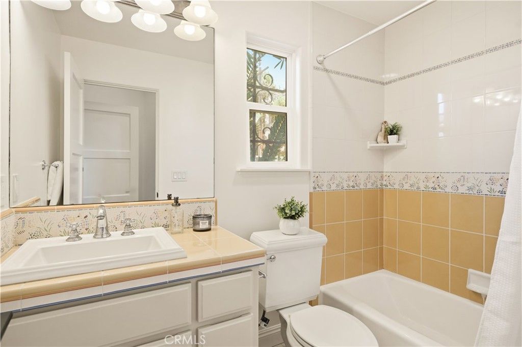 Image 33 of property listing at 1756 10th, Manhattan Beach, CA 90266
