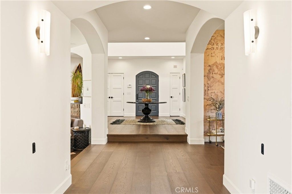 Image 4 of property listing at 1756 10th, Manhattan Beach, CA 90266