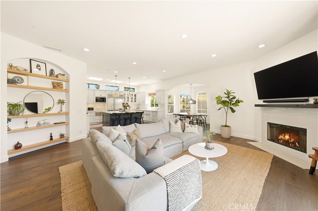 Image 9 of property listing at 1756 10th, Manhattan Beach, CA 90266