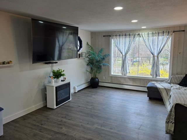 183 Chester Road, Derry, NH 03038