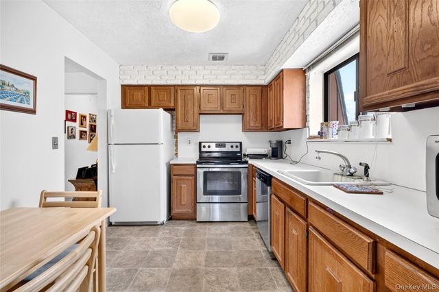 24 Richard Court, Pomona, NY 10970