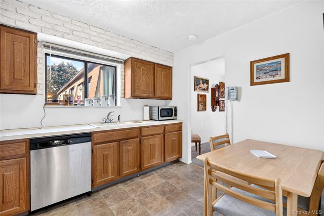 24 Richard Court, Pomona, NY 10970