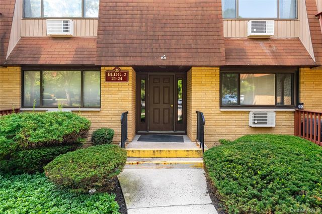 24 Richard Court, Pomona, NY 10970