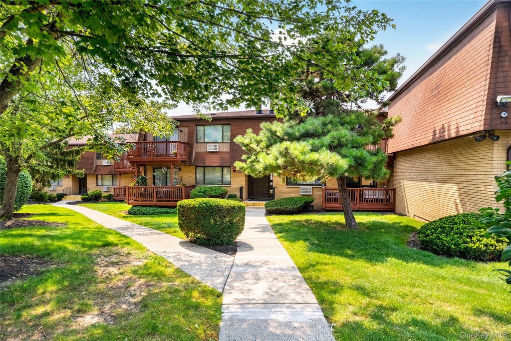 24 Richard Court, Pomona, NY 10970 — photo 2