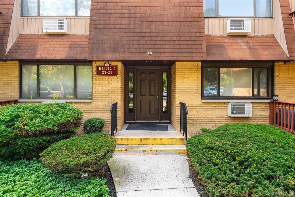 24 Richard Court, Pomona, NY 10970 — photo 3