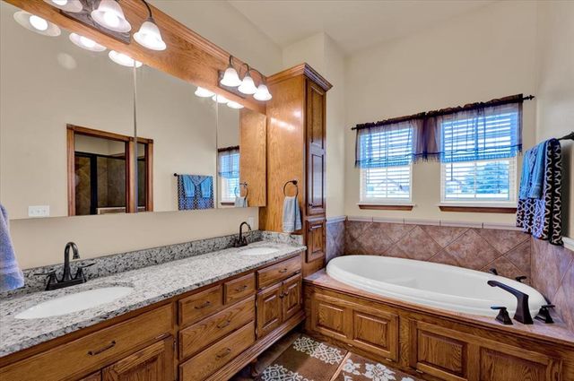8277 Rockcliff Way, Piedmont, OK 73078