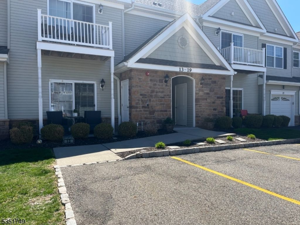 19 Dogwood Ln 19, Wanaque Boro, NJ 07420 — photo 2