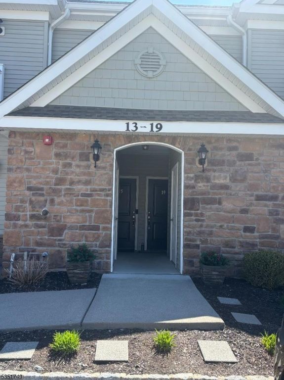 19 Dogwood Ln 19, Wanaque Boro, NJ 07420 — photo 4