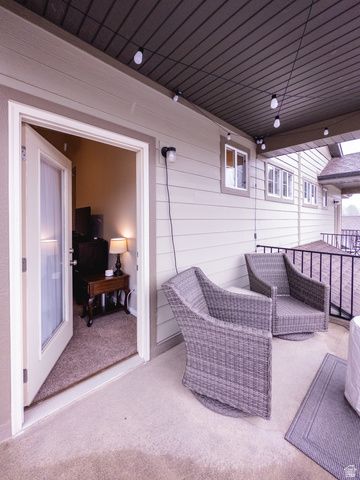 752 W CLUB OAKS DR, Sandy, UT 84070