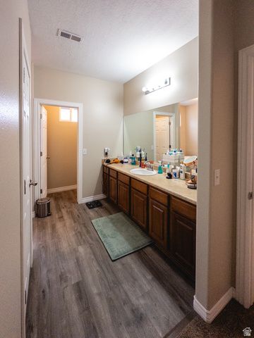 752 W CLUB OAKS DR, Sandy, UT 84070