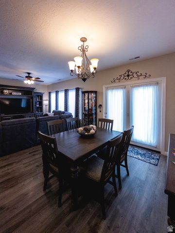 752 W CLUB OAKS DR, Sandy, UT 84070