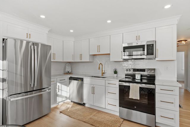 13 Centerville Drive, Salem, NH 03079